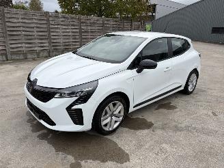 Renault Clio E-Tech 145 picture 2
