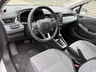 Renault Clio E-Tech 145 picture 3