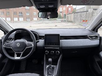 Renault Clio E-Tech 145 picture 6