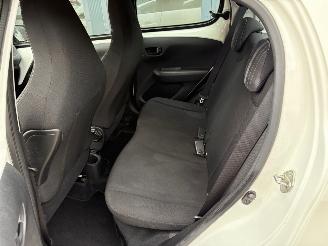 Peugeot 108 1.0 e-VTi Active 5 deurs | Airco LED Mistlampen picture 13