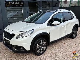 Voiture accidenté Peugeot 2008 1.2 PureTech Allure | Navi Panoramadak Camera 2018/2