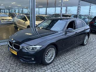BMW 3-serie 318i Luxury picture 2