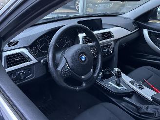 krockskadad bil auto BMW 3-serie 318i Luxury 2016/1