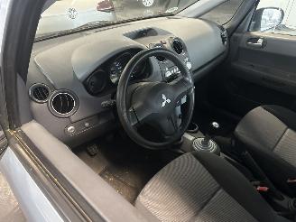 Mitsubishi Colt 1.3 invite picture 4