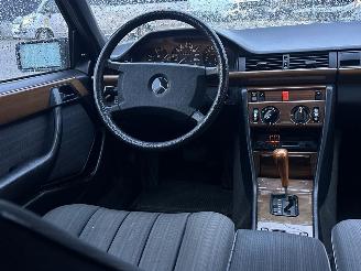 Mercedes  W124 230E picture 12
