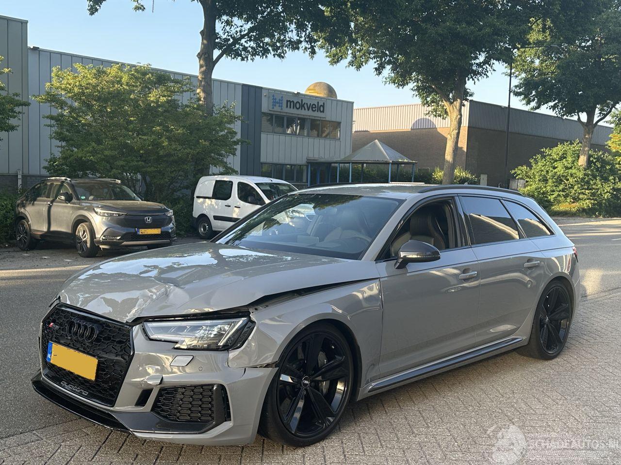 Audi RS 4 AVANT CERAMIC/HEAD-UP NAP KM