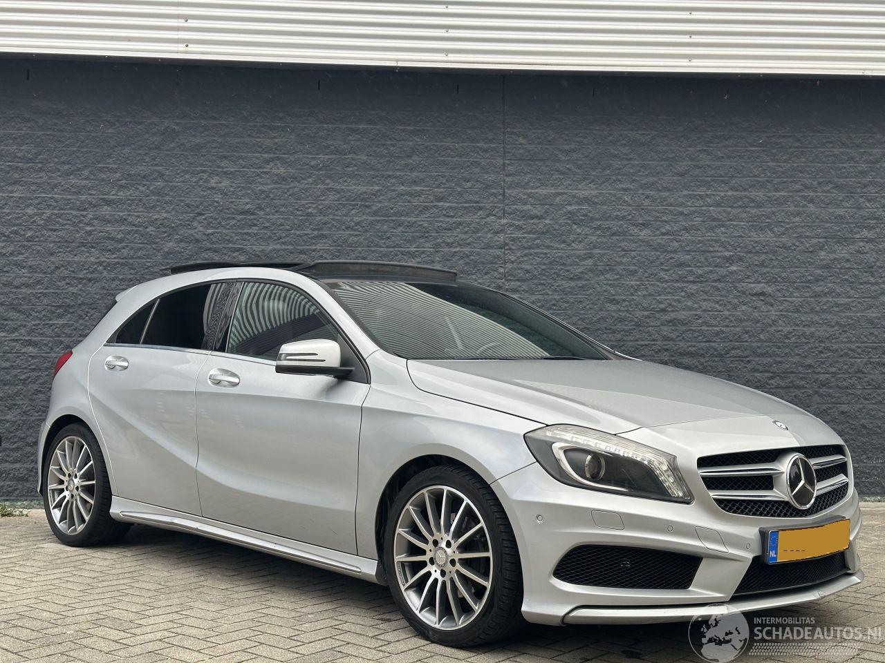 Mercedes A-klasse A180 AMG Line Panorama Alcantara Led