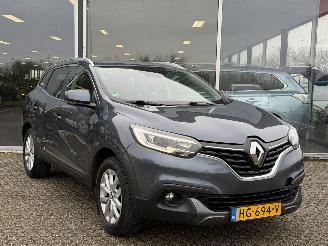 Vaurioauto  passenger cars Renault Kadjar 1.2 TCe Intens Bose NAP 2015/10
