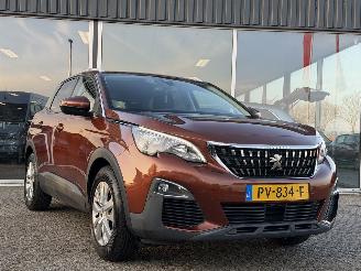Unfallwagen Peugeot 3008 1.2 PureTech Blue Lease Executive 2017/9