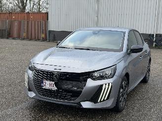 Vaurioauto  passenger cars Peugeot 208 Automaat Benzine/Hybride 100PK 2024/11