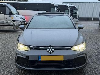 Volkswagen Golf 1.5 eTSI R-Line PANO/AUTOMAAT picture 2