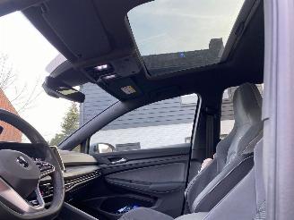 Volkswagen Golf 1.5 eTSI R-Line PANO/AUTOMAAT picture 12