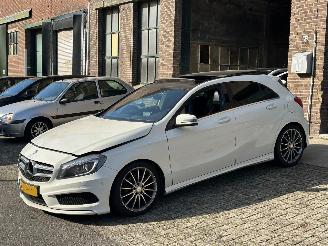 Schadeauto Mercedes A-klasse A180 AMG PANO/LED 2014/3