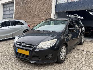 Unfallwagen Ford Focus Wagon 1.6 TDCI 2011/8