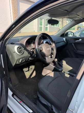 Audi A1 1.6TDI S-LINE AUTOMAAT picture 5