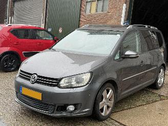 Unfallwagen Volkswagen Touran 1.4TSI PANO/DSG HIGHLINE 2010/10