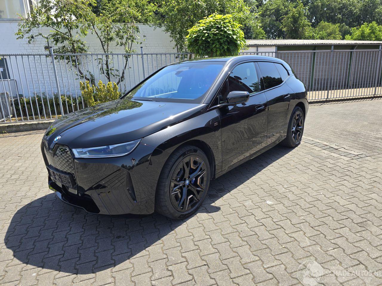 BMW iX M60 PANORAMA SOFT-CLOSE