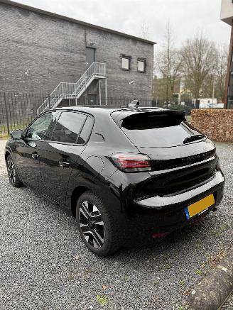 Peugeot 208  picture 9