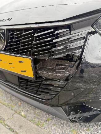 Peugeot 208  picture 3