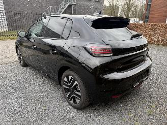 Peugeot 208  picture 5