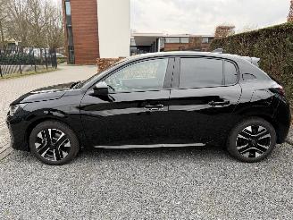 Peugeot 208 Allure picture 6