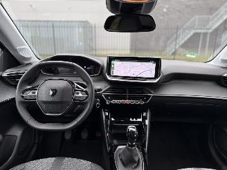 Peugeot 208 Allure picture 14