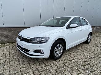Damaged car Volkswagen Polo 1.0 TSI Trendline Business Apple Carplay/Android Auto, Navi, Airco 2021/6