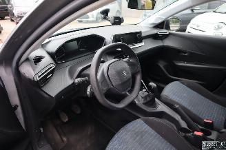 Peugeot 208 1.2 BENZ picture 8