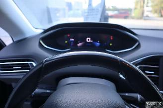 Peugeot 308 1.2 BENZ picture 12