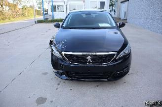 damaged passenger cars Peugeot 308 1.2 BENZ 2021/1