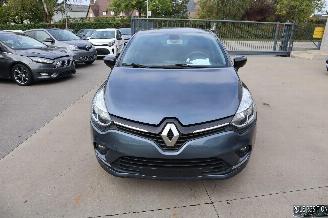 damaged passenger cars Renault Clio 0.9 BENZ 2020/1
