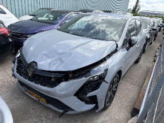 damaged passenger cars Renault Clio 1.0 Tce 90 GPF Techno NAP 2024/9