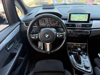BMW 2-serie 220i M PAKKET PANO XENON 7 PERSOONS picture 11