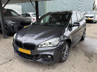Schadeauto BMW 2-serie 220i M PERFORMANCE PANO XENON 7 PERSOONS 2016/11