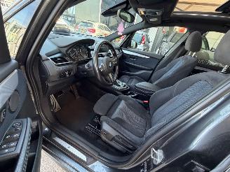 BMW 2-serie 220i M PAKKET PANO XENON 7 PERSOONS picture 10