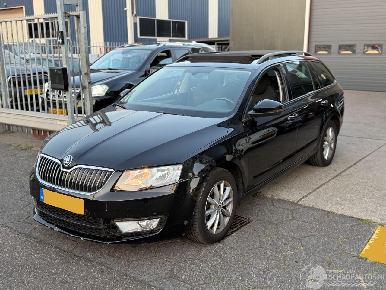 Skoda Octavia 1.6TDI Greentech Pano DSG