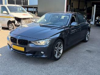 skadebil auto BMW 3-serie 320i AUTOMAAT NAP XENON 2012/6