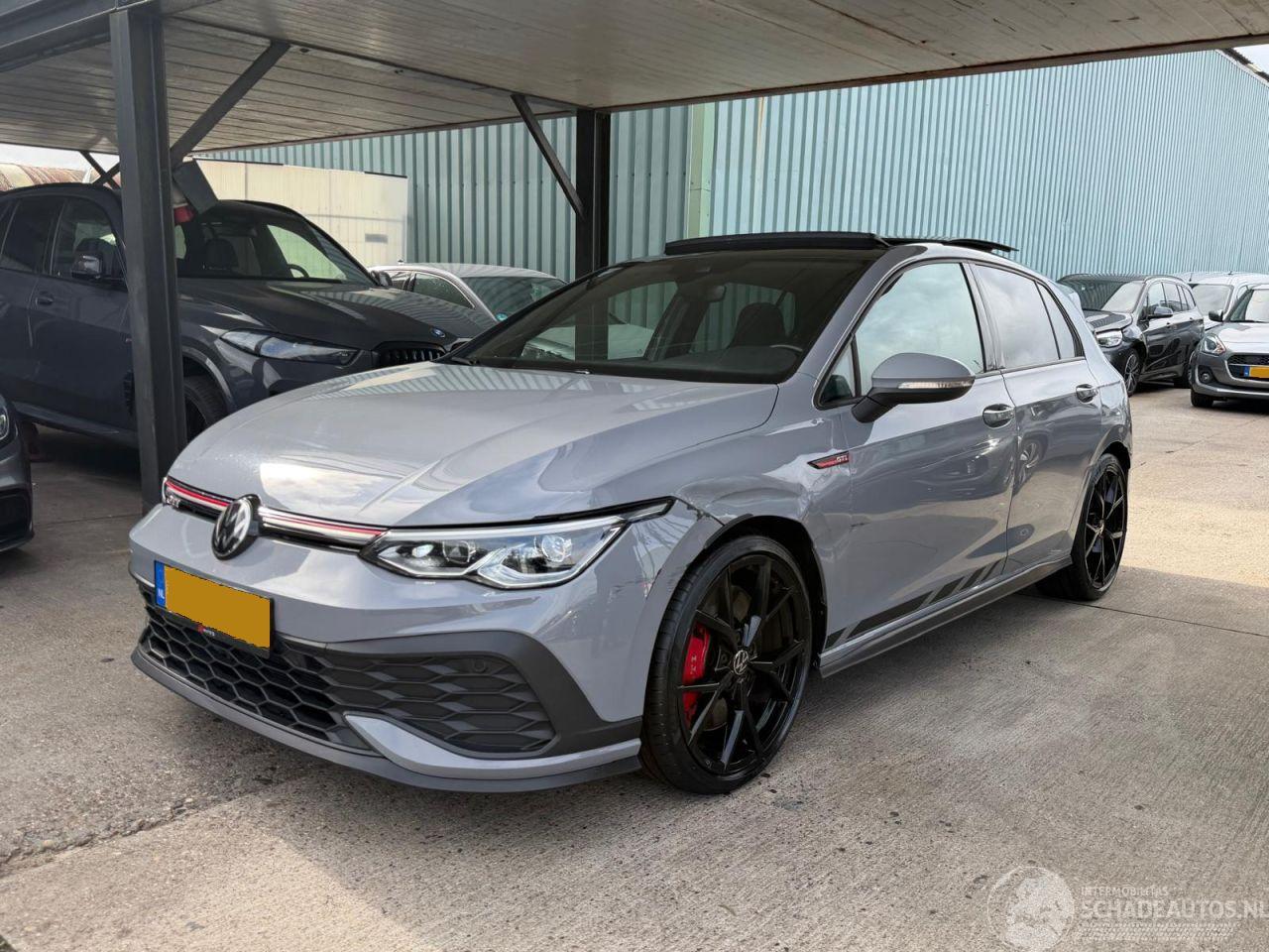 Volkswagen Golf GTI CLUBSPORT 301PK PANO HARMAN KARDON