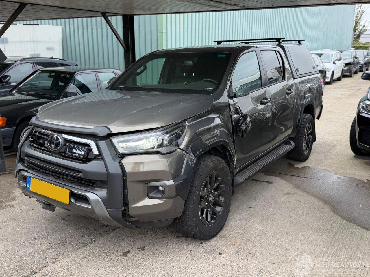 Toyota Hilux 2.8 D-4D Double Cabine Invincible 90dkm NAP