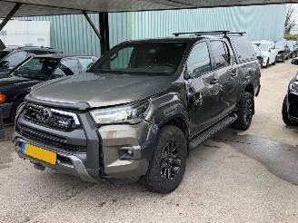 skadebil bedrijf Toyota Hilux 2.8 D-4D Double Cabine Invincible 90dkm NAP 2022/7