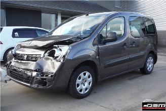 Vaurioauto  passenger cars Peugeot Partner TEPEE 1.2 PURETECH ACTIVE S&S 2018/7