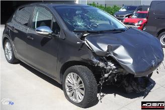 Peugeot 208 II SIGNATURE picture 2