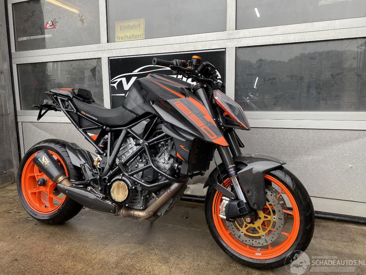 KTM 1290 Super Duke R Carbon Austin uitlaat