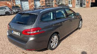 Peugeot 308  picture 2