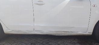 uszkodzony samochody osobowe Volkswagen Up 1.0i 5drs airco 2015/4