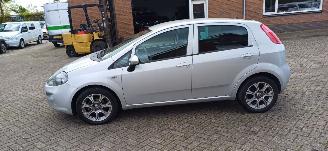 damaged passenger cars Fiat Punto 0.9 73kw   clima navi 2017/6