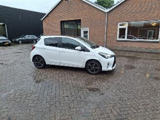 Toyota Yaris 1.5 hybrid navi pano picture 6