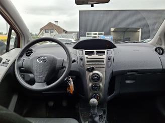Toyota Yaris 1.0 vtti  69pk  airco picture 6