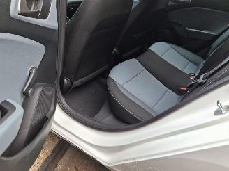 Hyundai I-20 1.0 tgdi  74kw     airco picture 7