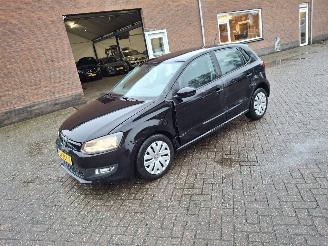 uszkodzony samochody osobowe Volkswagen Polo 1.2 tsi   90pk 2013/1